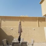 سواتر قماش بوثلين فوق سور سطح فلة لون بيج