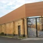 سواتر قماش فوق سور حوش فلة لون بيج